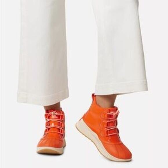 Sorel Women's Orange Out N About III Waterproof Lace Up Boots Size 7